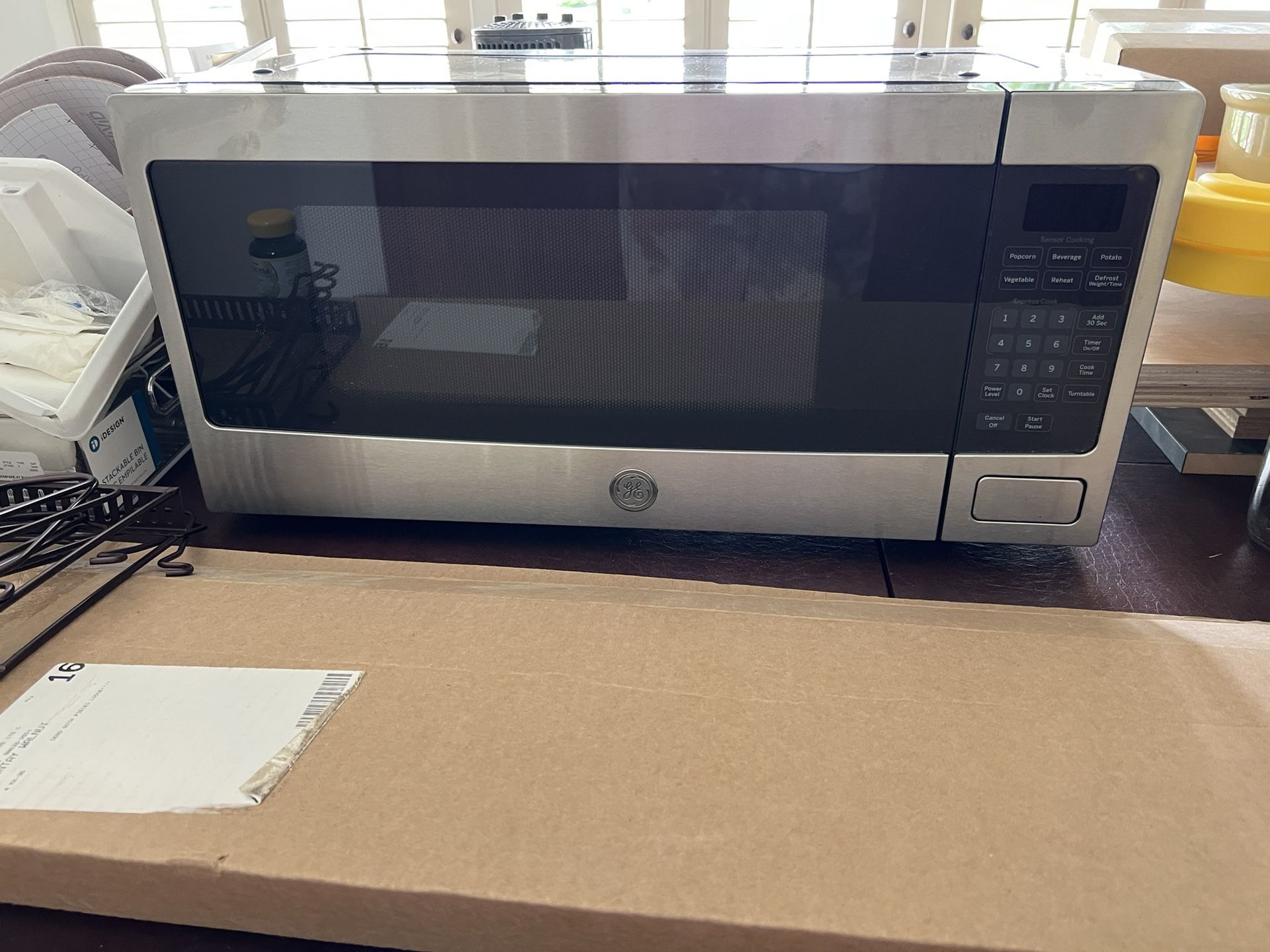 GE Profile 1.1-cu ft 800 Watt Microwave