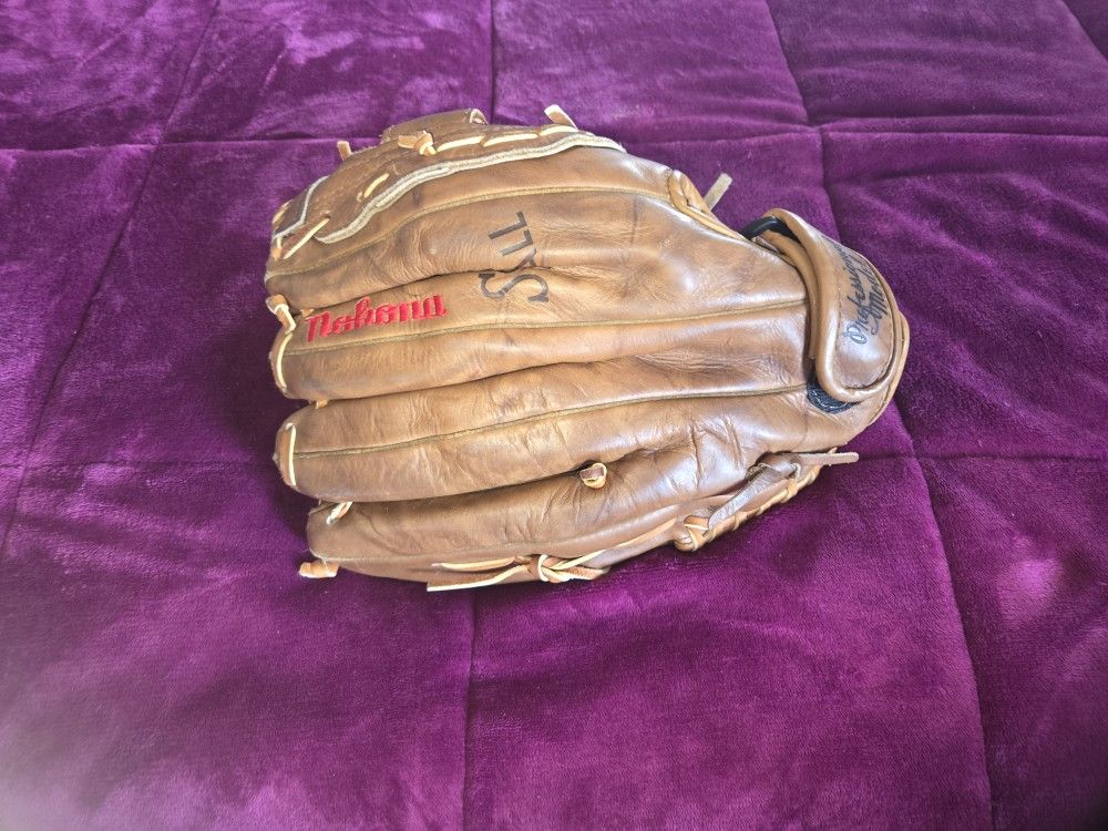 Nokona baseball Glove