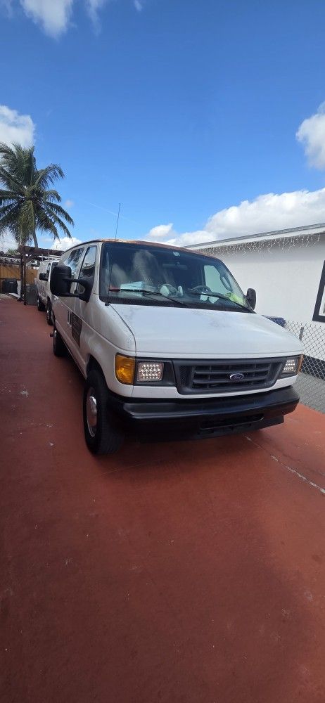 2005 Ford E-350