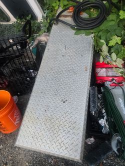 diamond-plate aluminum truck tool box