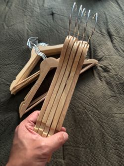Wooden Clothes Hangers Set