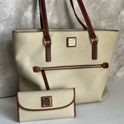 Dooney & Bourke Purse & Wallet