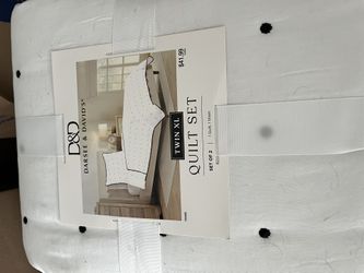 Brand New, Soft And Cozy, Gorgeous Twin Size Comforter, Great For  A  Couch Or Bottom Of The Bed, Etc.