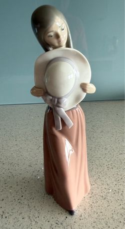 Lladro Bashful Girl with Straw Hat