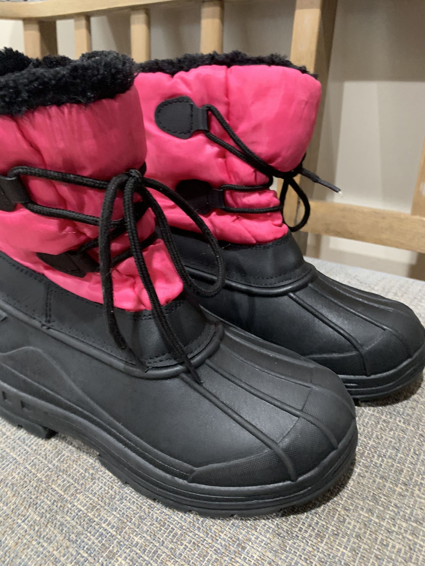 Kids snow boots size 3