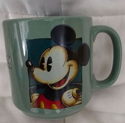 Disney Green Mickey Mouse 12 oz Coffee Mug
Excellent condition 
Like new 
Low price