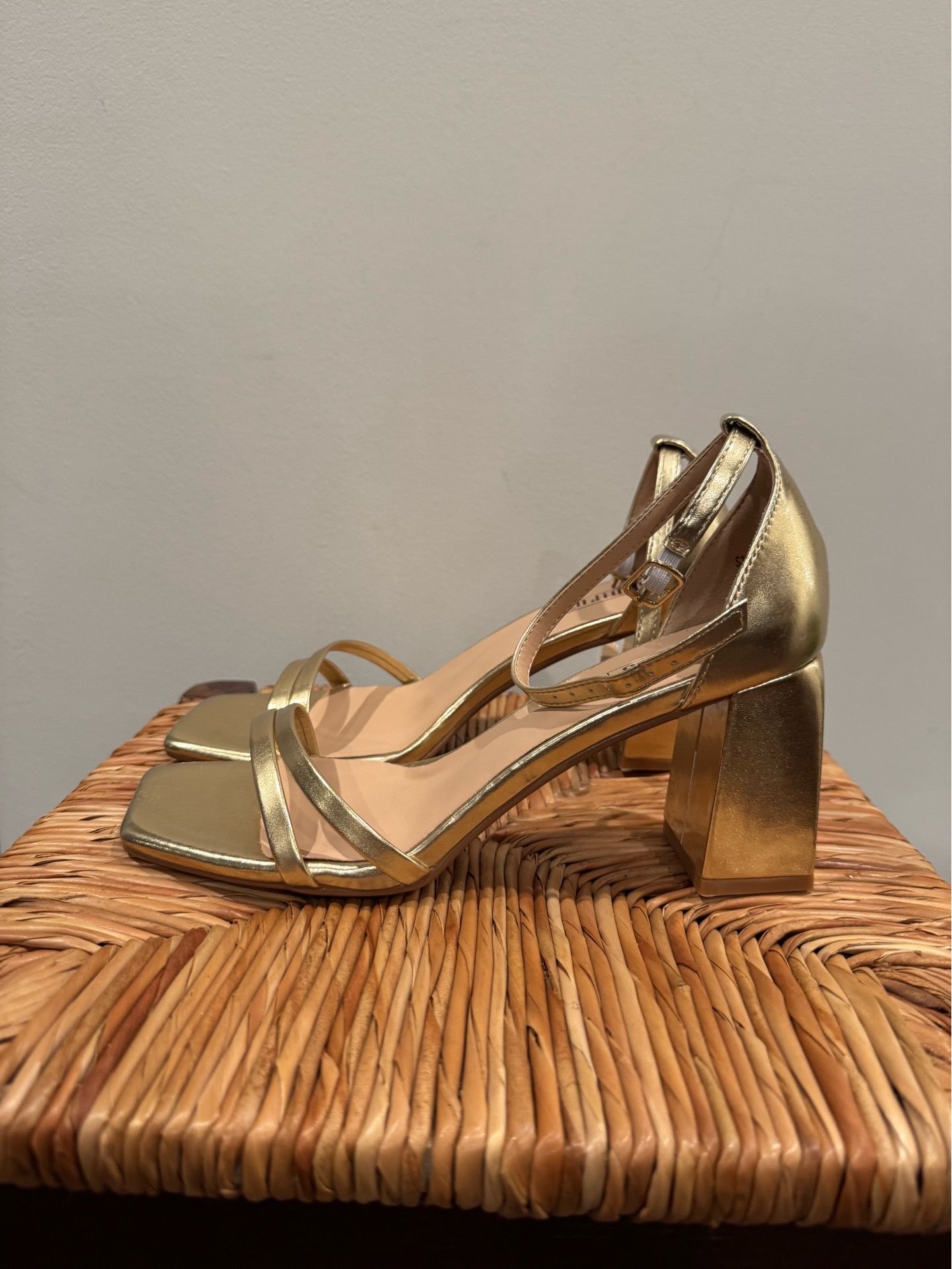IDIFU Gold Metallic Block Heel Strappy Sandals size 9