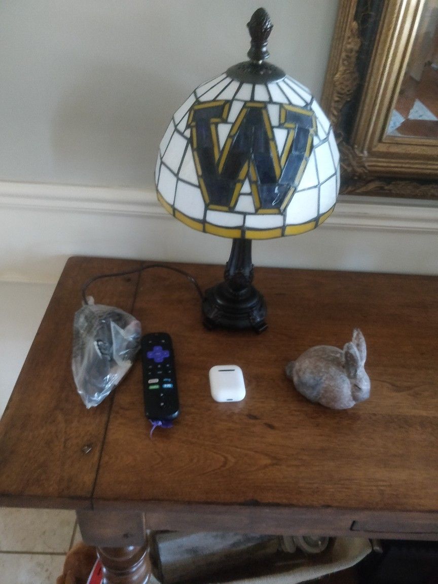 Round Tiffany style lamp, Washington Huskies 9" wide New and in Box