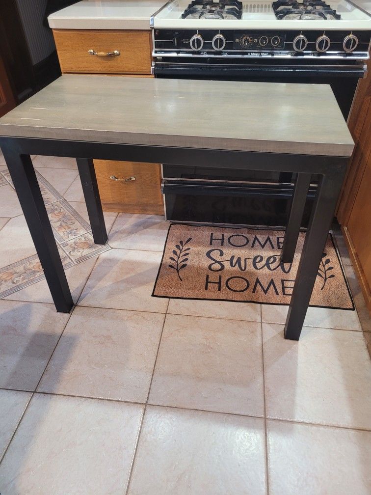 Small Table (36×18.5×30)