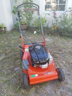 Scotts INTEK Edge 6.5hp OHV self propelled. 3 Speed. 22 Cut. Lawn Mower for Sale in Gibsonton FL OfferUp