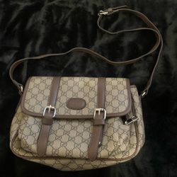 *AUTHENTIC* GUCCI CROSSBODY