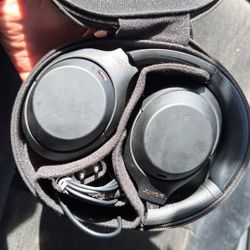 Sony XM4 Headphones 