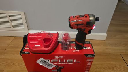 Milwaukee
M12 FUEL SURGE 12V Lithium-Ion Brushless Cordless 1/4 in. Hex Impact Driver Compact Kit w/Two 2.0Ah Batteries, Bag