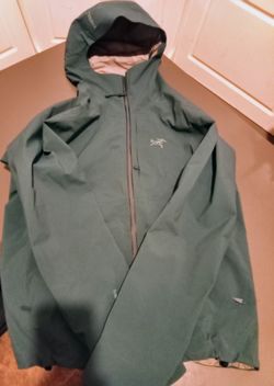 Men's Arc'teryx Parka Size L Brand New