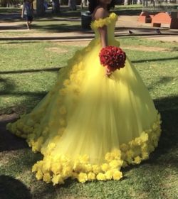 Yellow Flowy Quince(15)/ Prom Dress