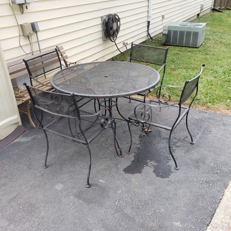 wrought iron patio set