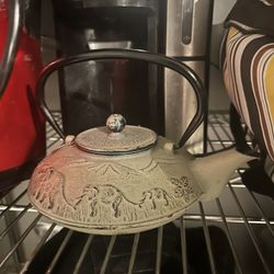 Green elephant teapot. NEED GONE ASAP!! PICK UP ONLY! Willing to negotiate on price!! 