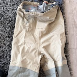 Simms Youth Size M Waders and Wading Boots Size 10