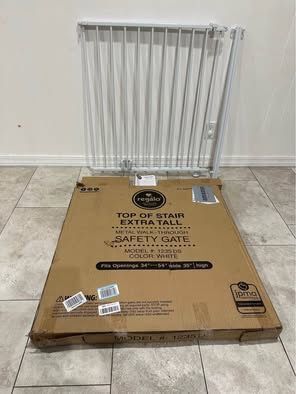 Extra Wide Pet Gate / Baby Gate - Fits Openings 34” - 54”
