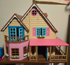 Li'l Woodzeez Honeysuckle Hillside Cottage – Gently Used