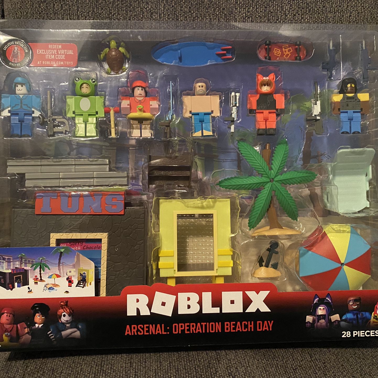  Roblox Action Collection - Arsenal: Operation Beach Day Deluxe  Playset [Includes Exclusive Virtual Item] : Toys & Games