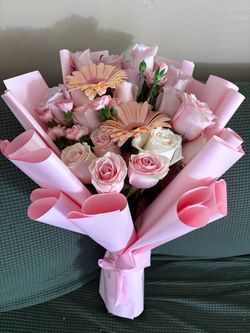 Ramo buchon roses flower bouquet