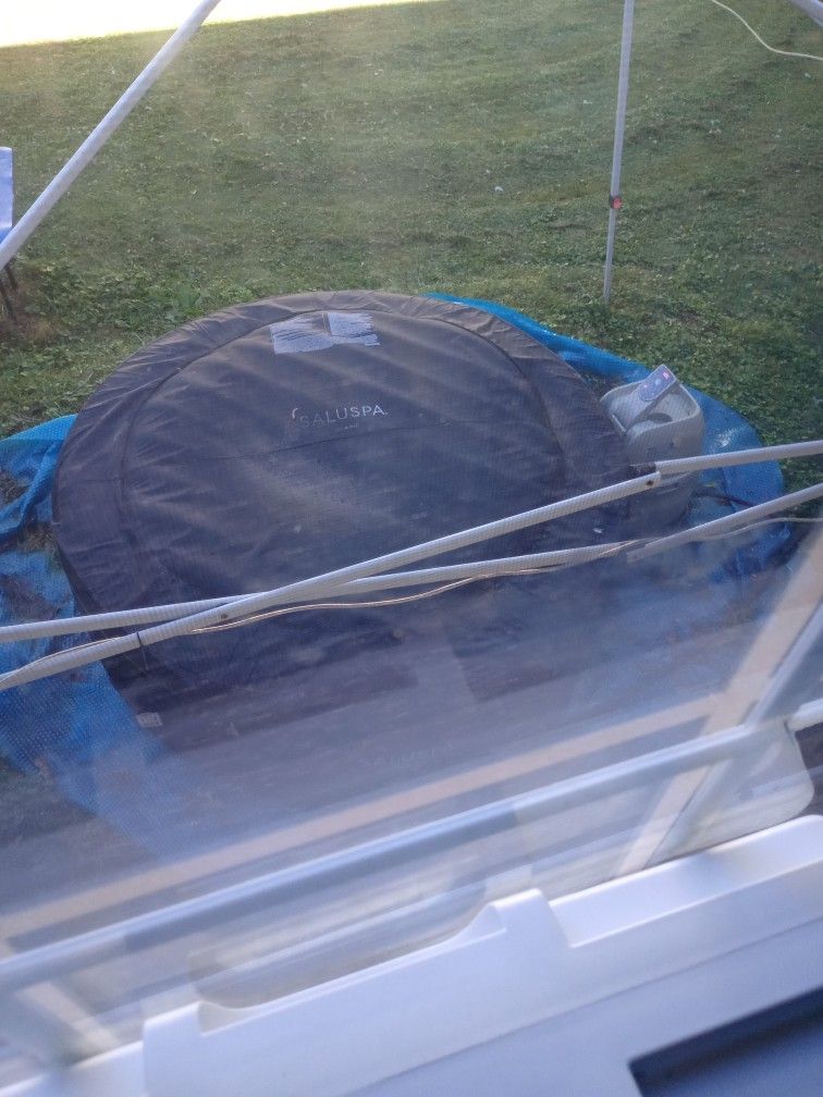 Saluspa Hot Tub