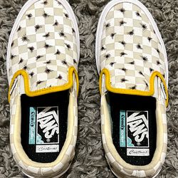 RARE- Vans Checkers Bee White Slip On Shoes Men's Size 4.5, Women's 6. Excellent