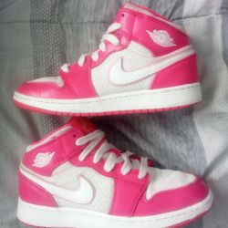 Nike - Air Jordan 1 (GS) Mids Size 5.5Youth ≈ 7Women 'Hyper Pink'