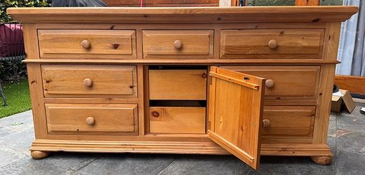 Broyhill Heritage Solid Knotty Pine Dresser  – Made in USA