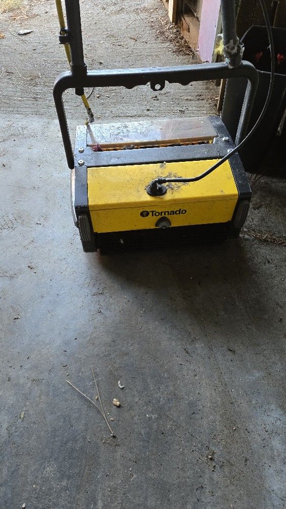 Industrial Floor Scrubber Works Great