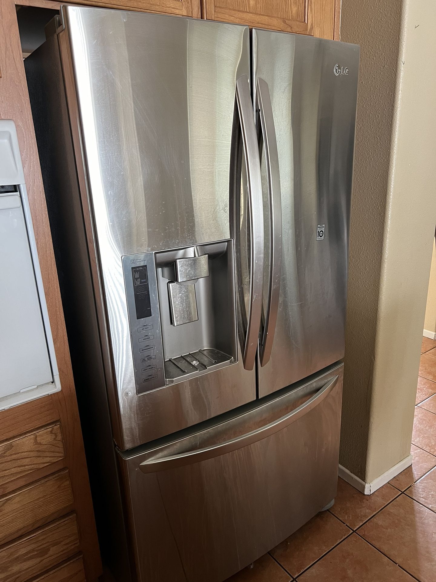 LG Refrigerator for Sale in Perris, CA OfferUp