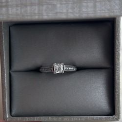14K White Gold .40Ct Color G, Clarity SI1 Princess Cut Diamond Ring