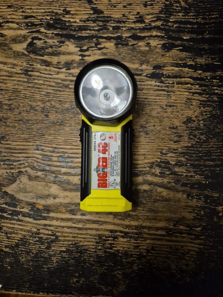 Pelican BIG ED Series 3700 Flash Light
