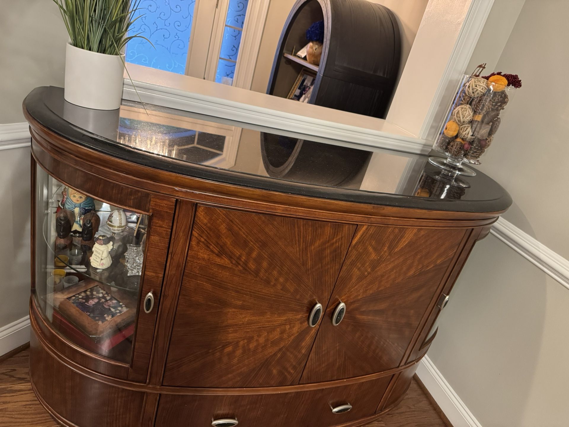 Haverty’s Dining Room Table And Buffet Table