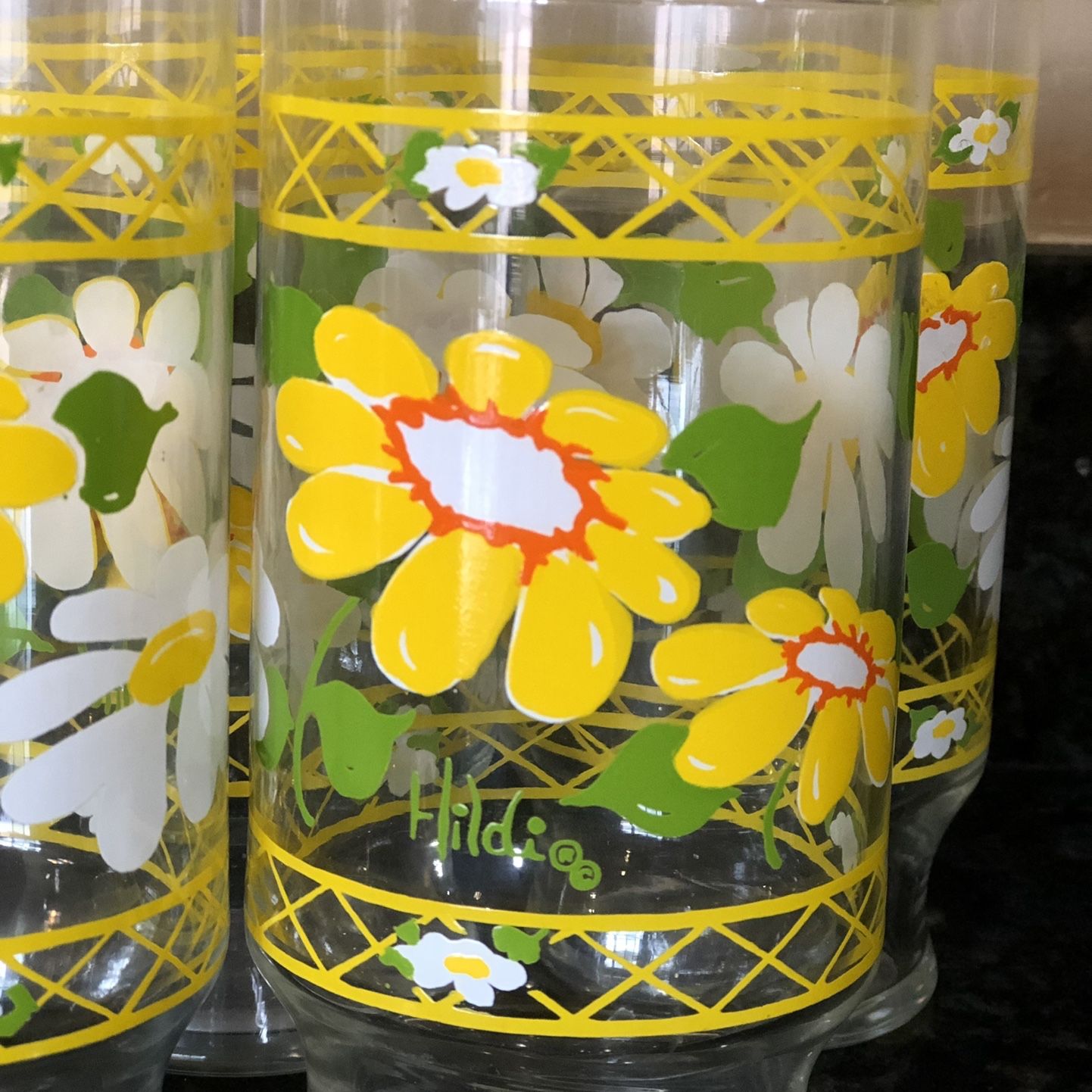 Daisies Glass Tumbler - Gift at the Gardner