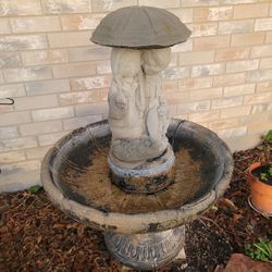 Single Tier Large Girl And Boy Umbrella Fountain