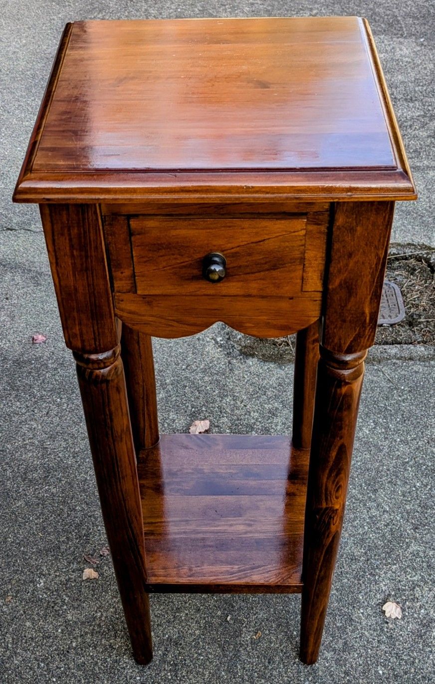 Pier 1 End Table Vintage