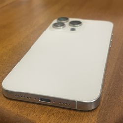 iPhone 15 Pro Max  256gb (White Titanium)