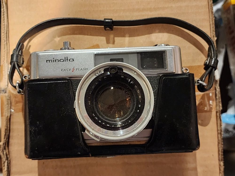 Minolta Hi Matic 9 Easy Flash Camera with case