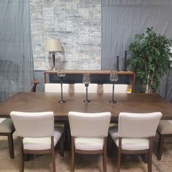 Beautiful 9 Pc Thomasville Dining Set With Storage Leaf (New)