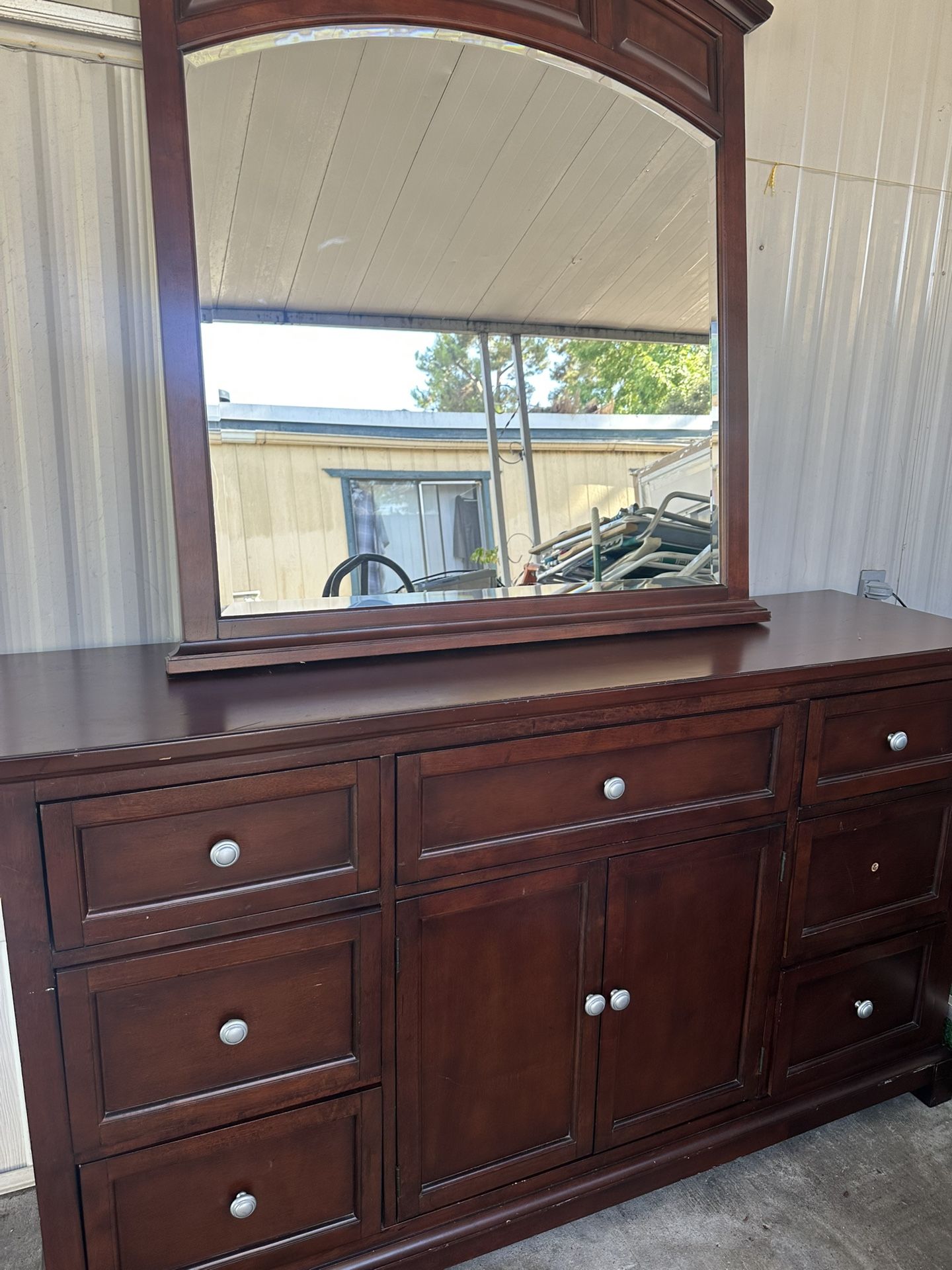 Dresser With Mirror