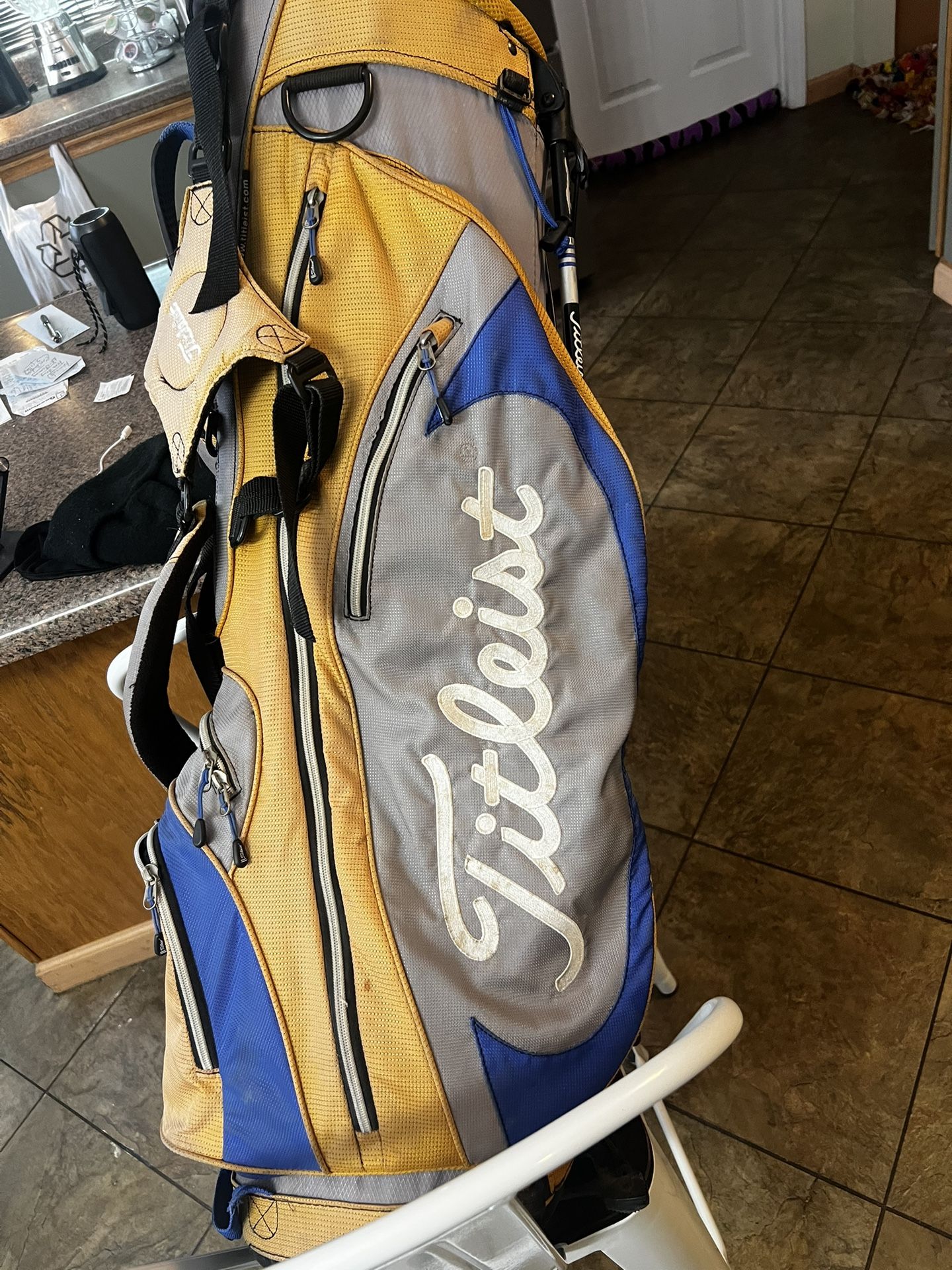 titleist Golf Bag, Carry / Stand , With Double Straps, Gr888 Condition, $98