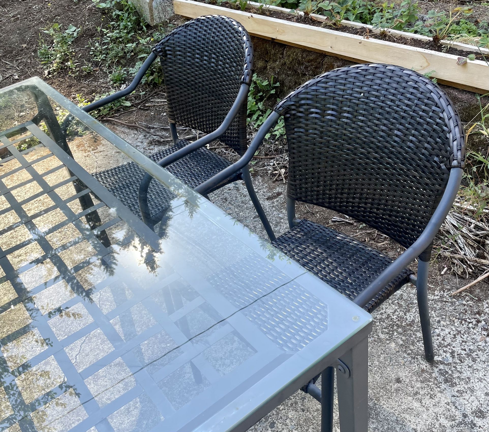 Patio / Outdoor Dining Set With Table And 4 Chairs