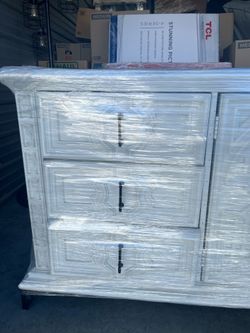 9 drawer buffet/dresser