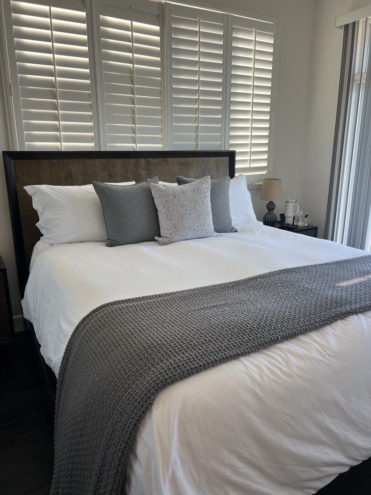 Cal Kin Bed For Sale In Good Condition