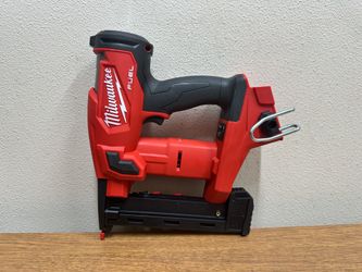 Milwaukee 2749-20 M18 FUEL 18-Volt Lithium-Ion Brushless Cordless 18-Gauge 1/4 in. Narrow Crown Stapler (Tool-Only)