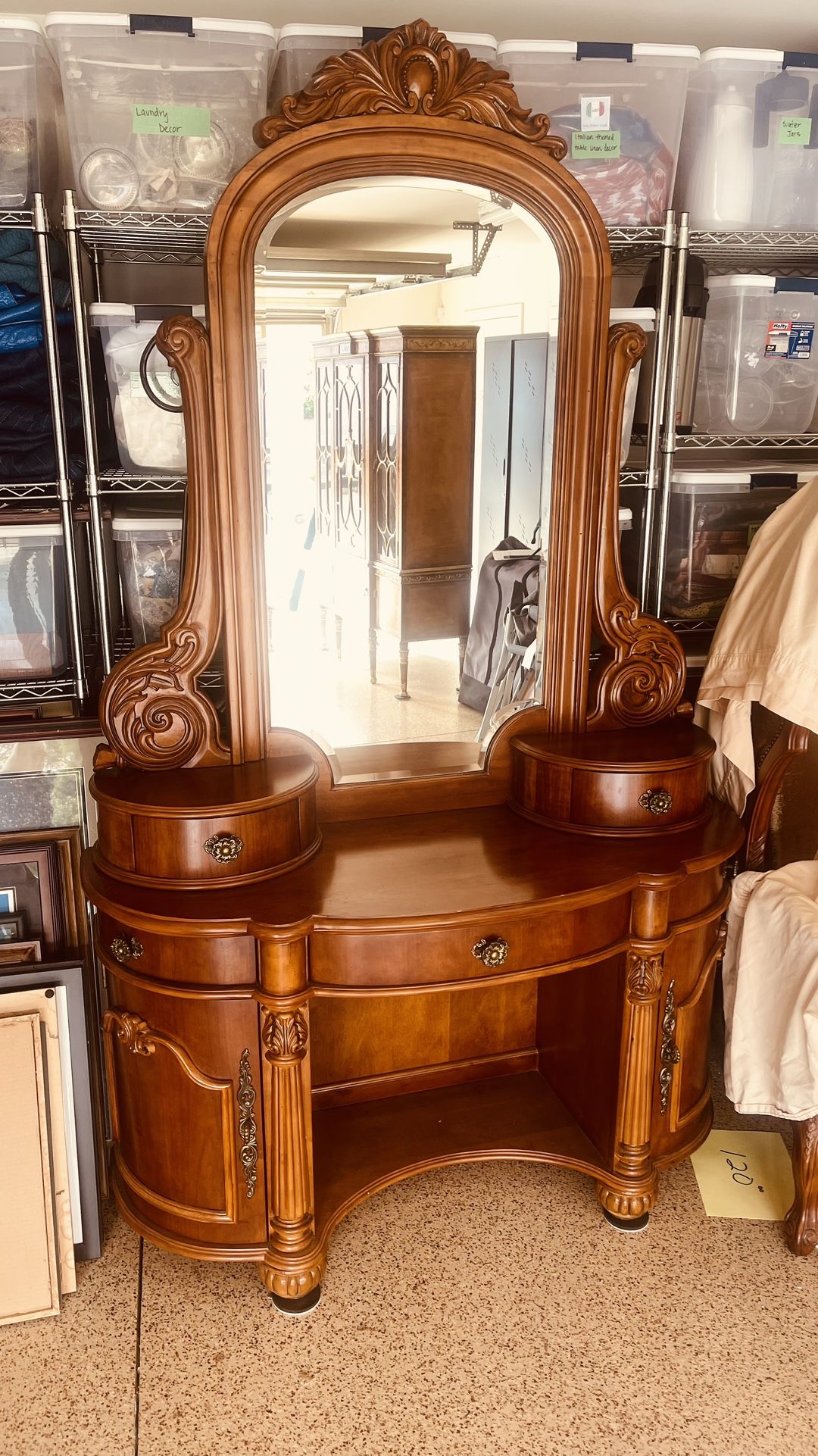Nice Beautiful Vintage Vanity Piece