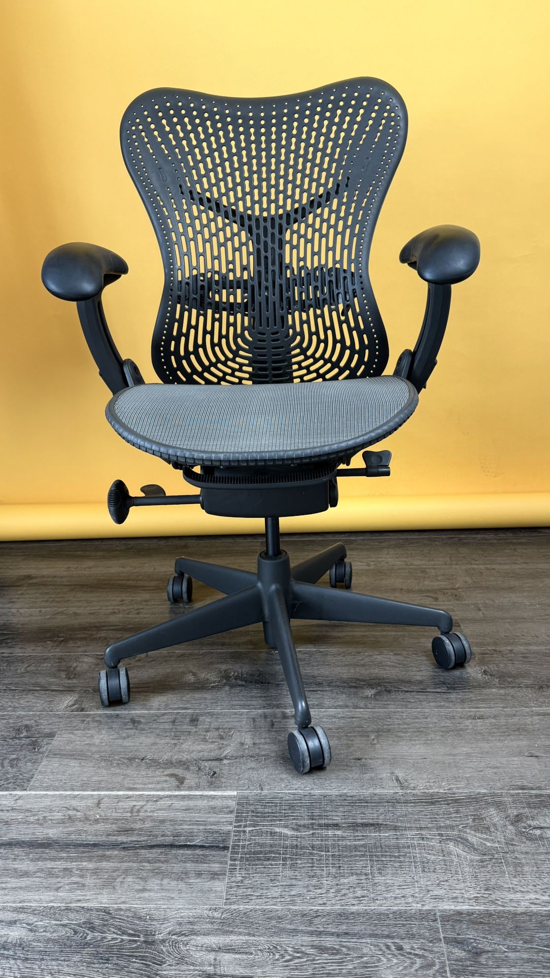Herman miller Mirra v1 chair **LOADED** 🚨Last 2 🚨