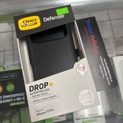 iPhone 17 Pro OtterBox Defender Case